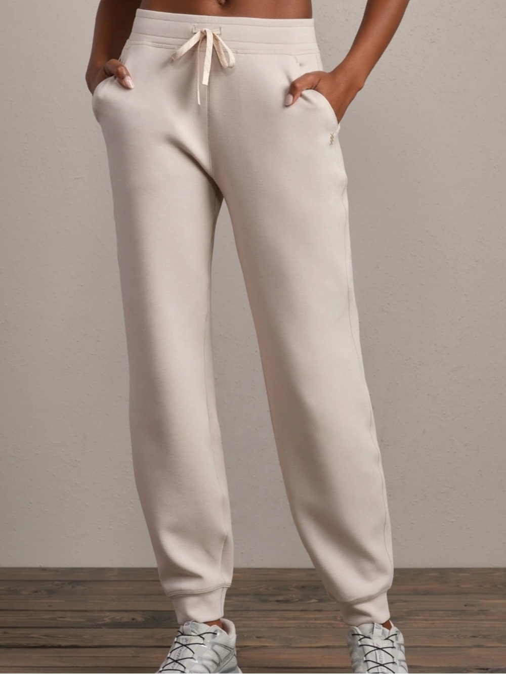 NWOT RHONE DreamGlow Jogger Pants Cream Size L